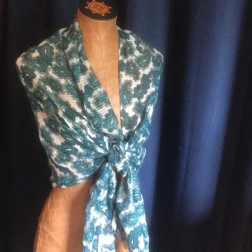 Charming Charlie brand‎ scarf